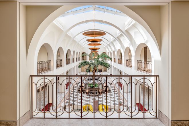 ロビーエリアの全景