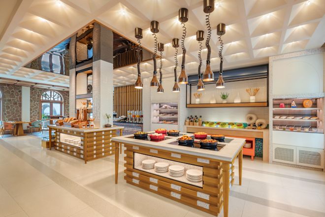 朝食エリアとバラエティ豊かなお料理