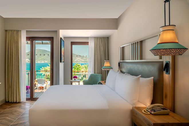 king room with patio and tv