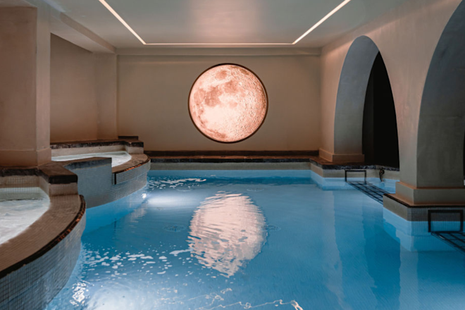 Kolam Renang Spa Dalam Ruangan