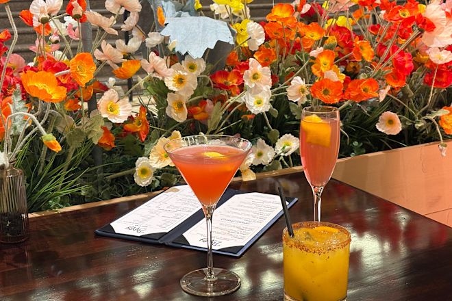 Lobby Bar, specialty cocktails, menu, flowers