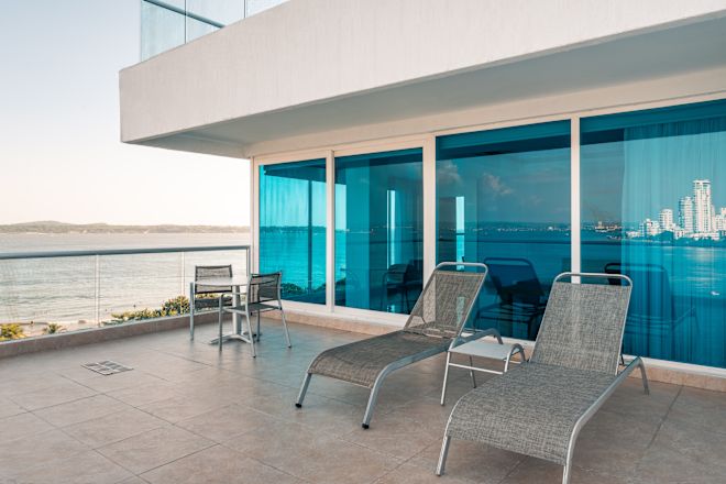outdoor patio with lounge area