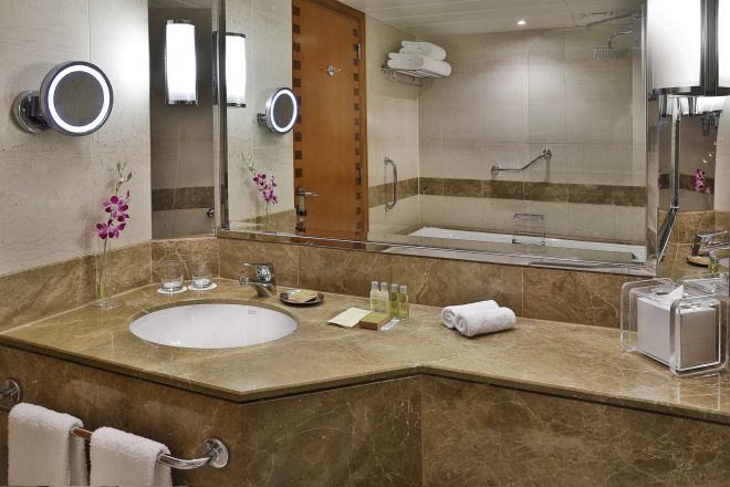 Hilton Dubai Jumeirah - King Deluxe Bathroom Closeup