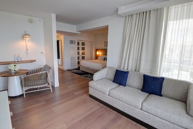 King  bed corner suite, balcony