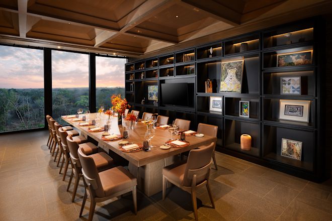 Área de comedor privada con vista al exterior