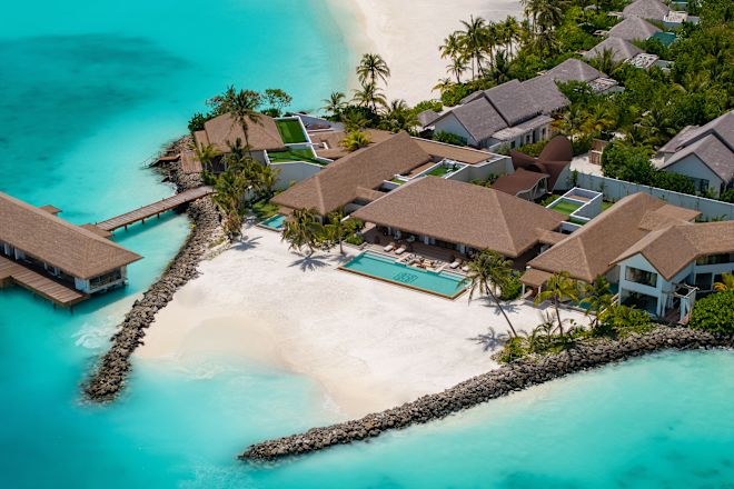 вид сверху на пляж в отеле