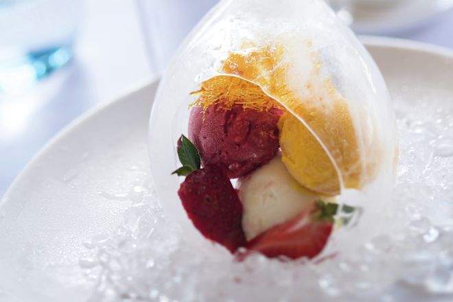 レストランのカラフルなお料理