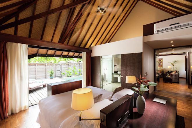 ガーデンプールスイートのベッドルーム