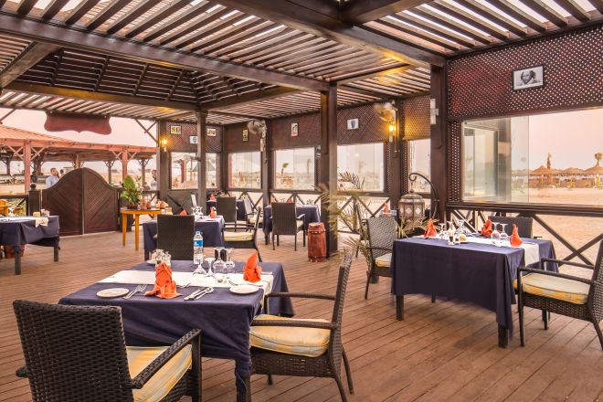 Amasis restaurant seating