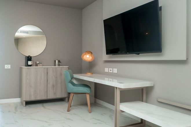 room with desk, TV, wet bar