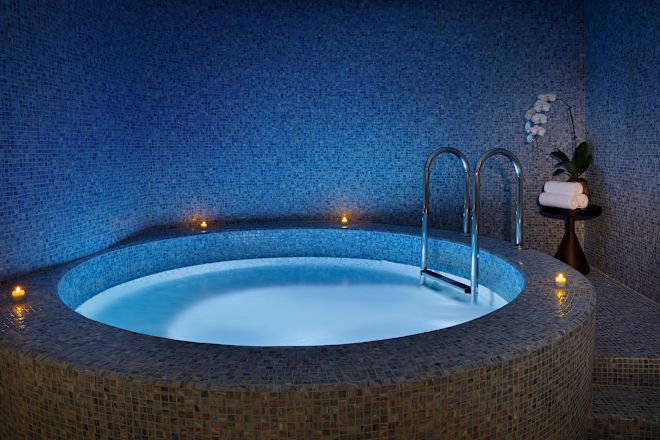 スパの屋内ジェットバス