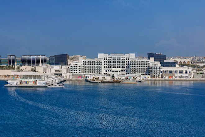 ベイサイドから見たホテルの外観