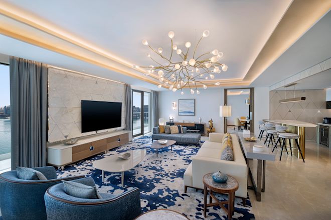 プレジデンシャルスイートの広いリビングエリア