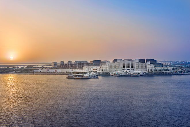 ウォーターフロントの朝日の外観