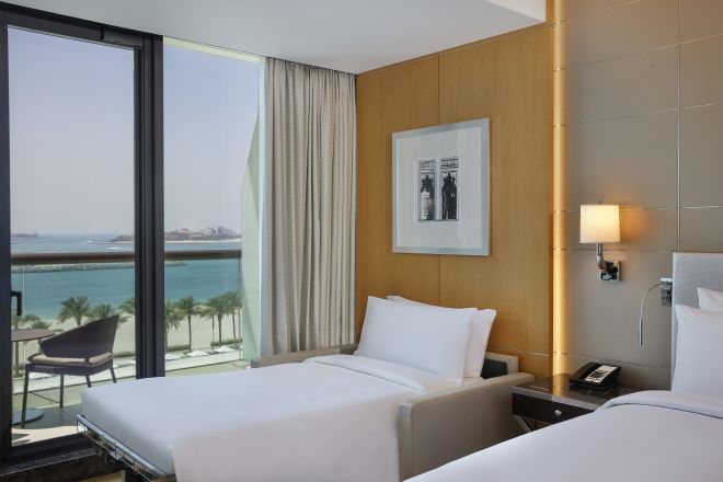 Très grand lit, canapé-lit et vue sur la mer