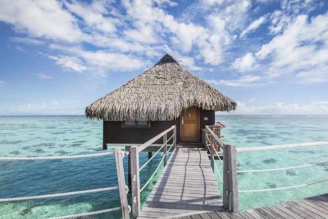 オーバーウォーターバンガロー