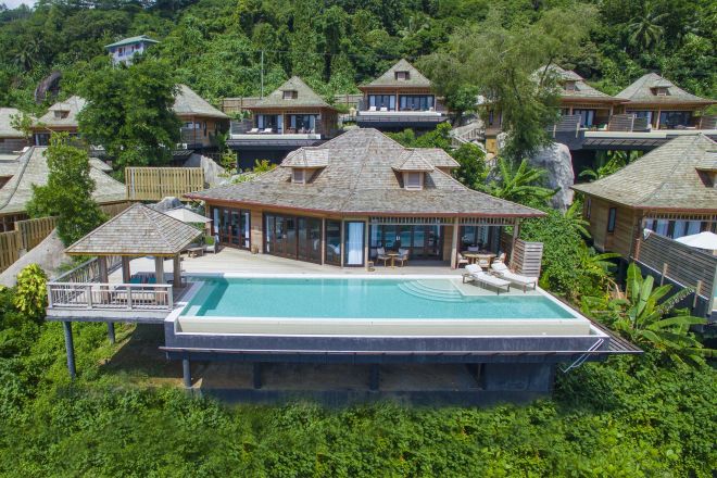 Vila dan Kolam Renang dengan Pemandangan Udara