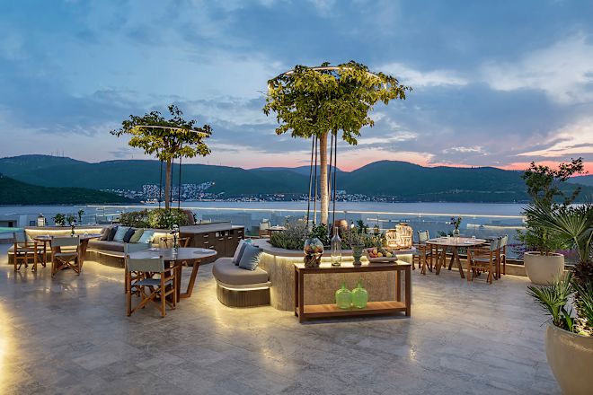 Vue panoramique et coin détente du restaurant