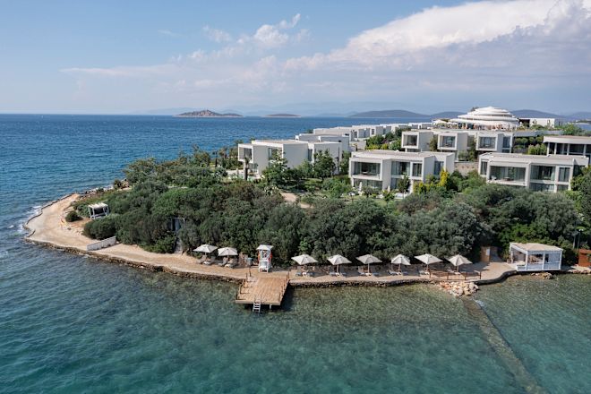 Hotel Exterior Shore View