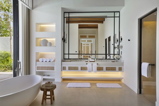 Suite mit doppeltem Toilettentisch und Badewanne