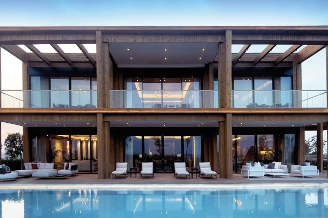 Royal Three Bedroom Villa with Comfortable Seats in Pool Area