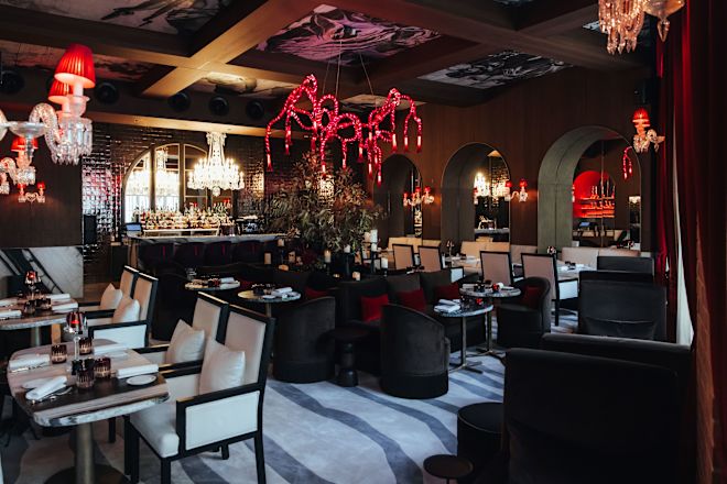 Meja dan kursi di SAX Restaurant