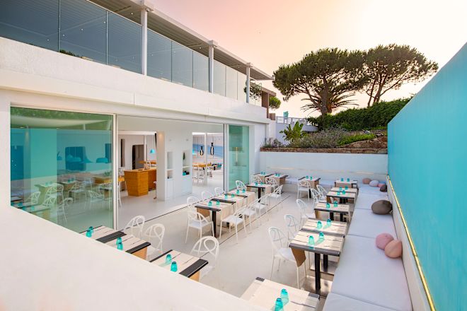 Flow restaurant and lounge bar