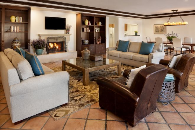 Eisenhower Suite Living Room with Fireplace