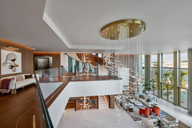 obrázek mezipatra s výhledem na kuchyňskou jídelnu