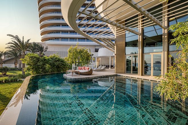 velký soukromý venkovní bazén