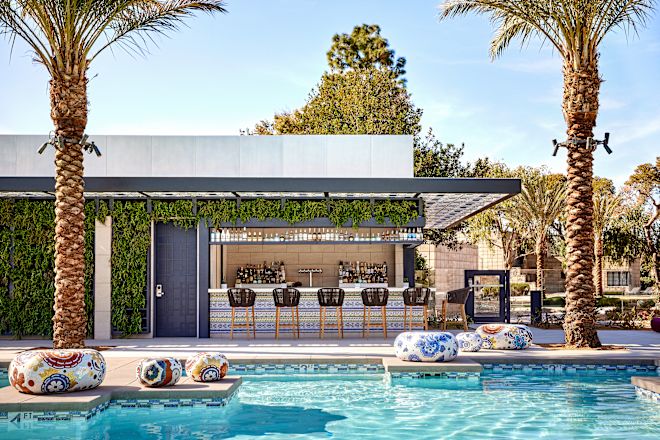 outdoor pool bar