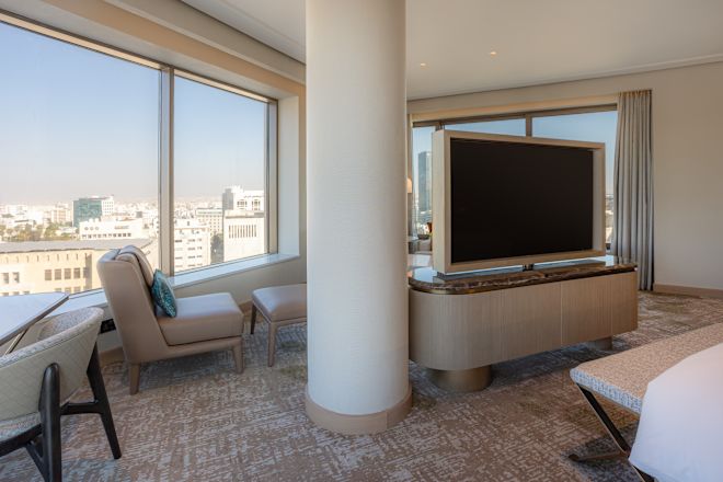 King Club Signia Panoramic Suite with Lounge Chair