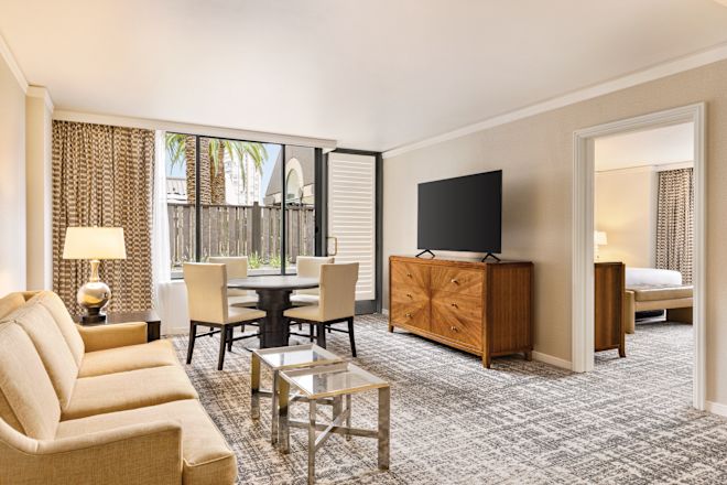 King Suite, Living Room