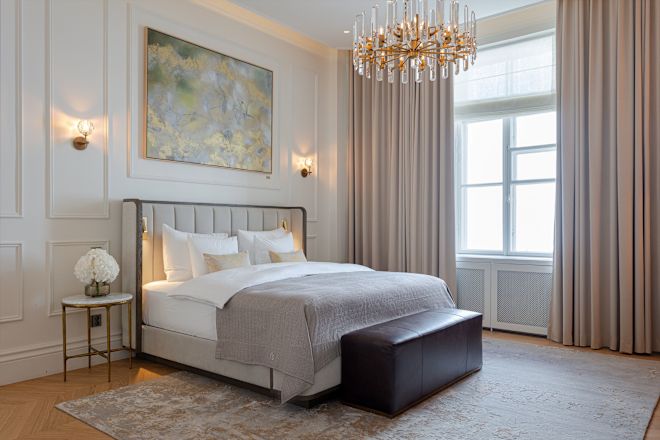 سرير في غرفة نزلاء