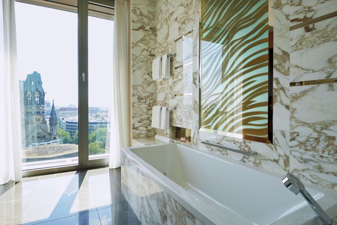 Presidential Suite - Deluxe with View - Bathroom   