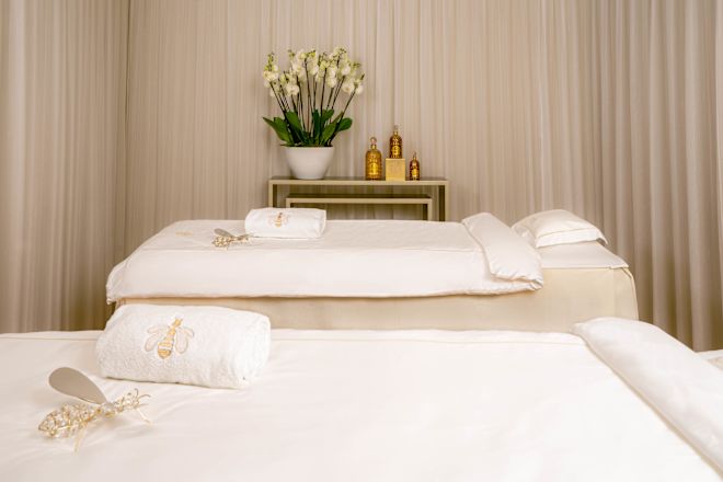 Sala de masaj cu două paturi la spa