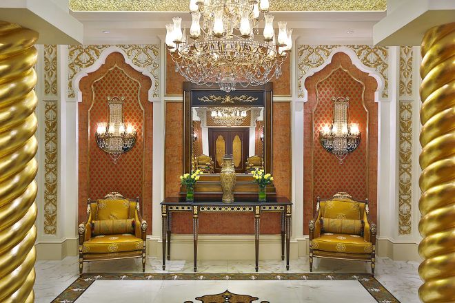 Royal Suite, Entrance to Majlis