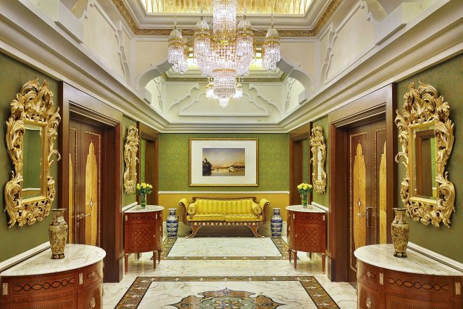 Royal Suite, Entrance
