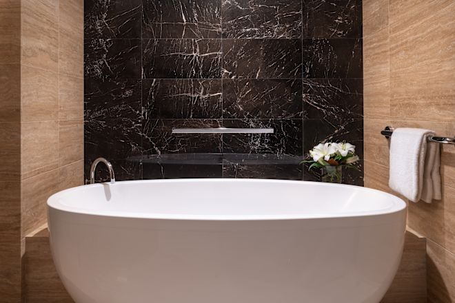 Suite Bathroom With Tub