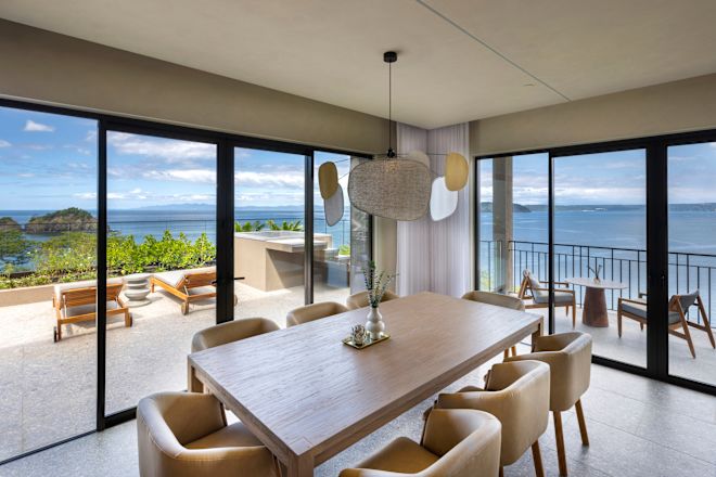 Suite Dining Area