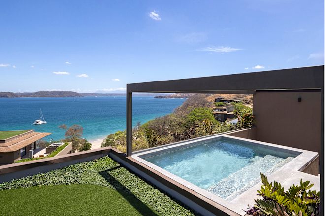 Private pool with sea view