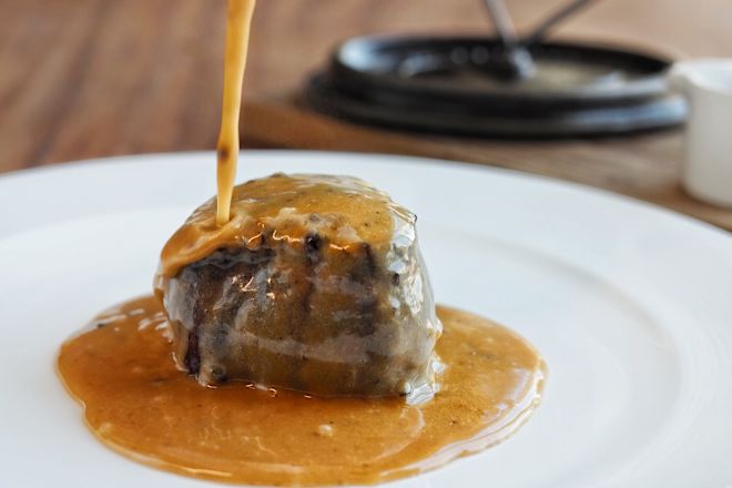 Bull & Bear restaurant, steak frites with gravy