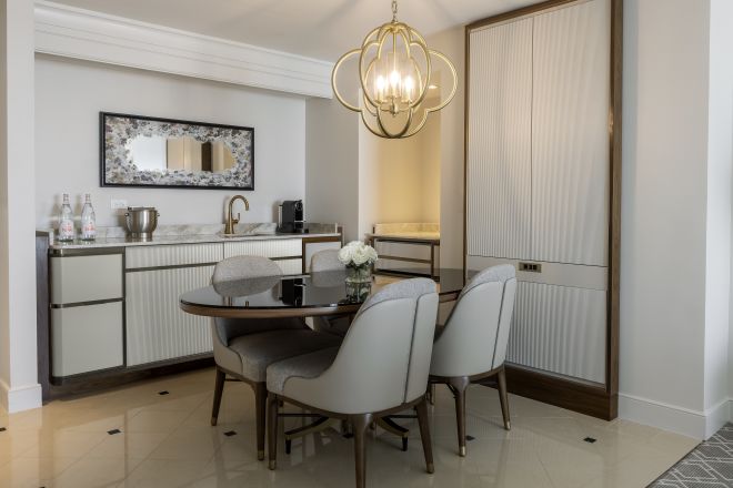 meja makan suite tamu dan bar basah