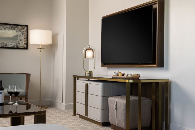 area lounge suite tamu, tv