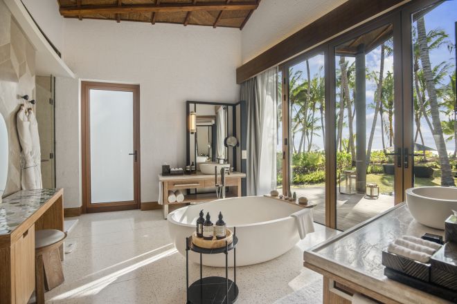 Badezimmer der Villa mit Badewanne