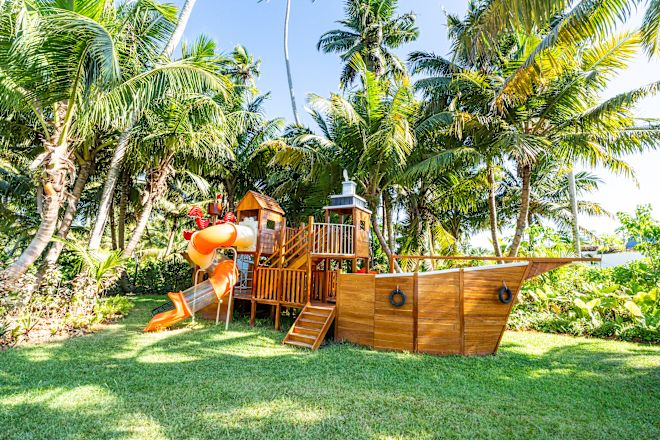 Vergnügungspark für Kinder im Garten