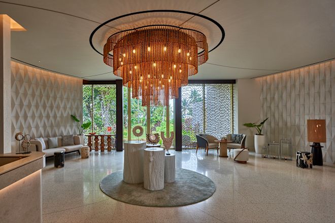 Empfangsbereich des Spa mit komfortablen Sitzgelegenheiten