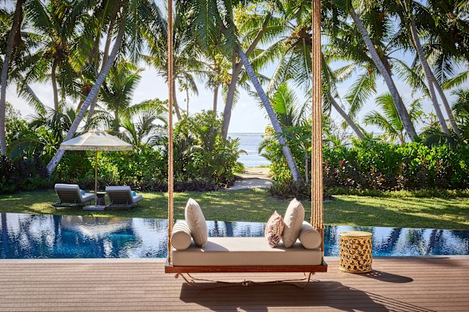 Ausblick von der Terrasse der Villa auf das Meer.