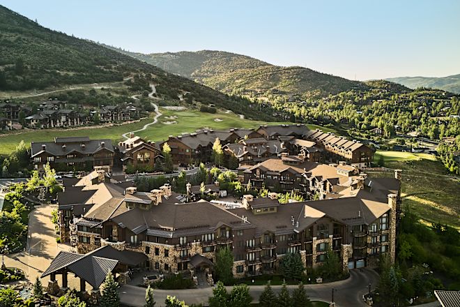 Vedere aeriană spre exteriorul Hotelului Waldorf Astoria Park City