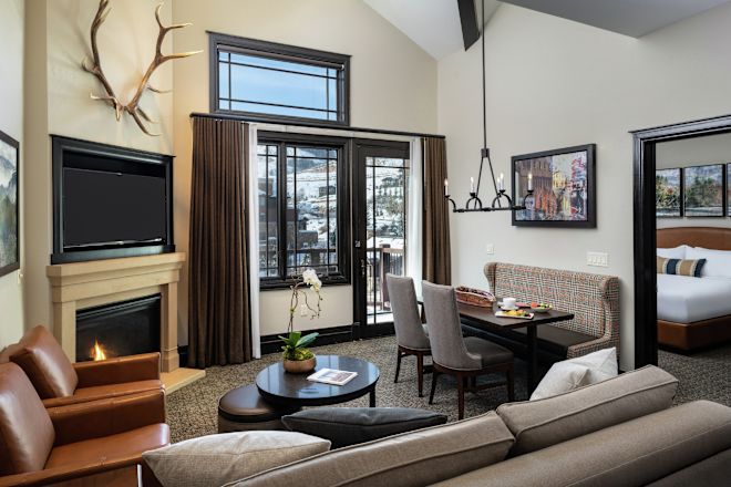 Zonă de lounge cu scaune confortabile